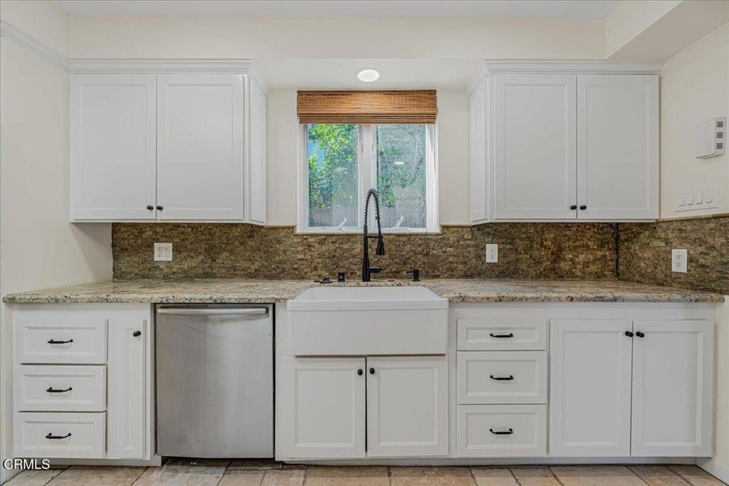 13902 Calvert Street - Photo 8