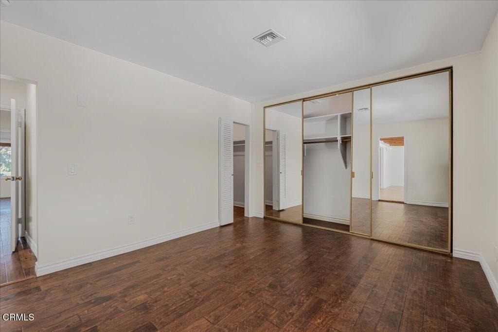 13902 Calvert Street - Photo 22