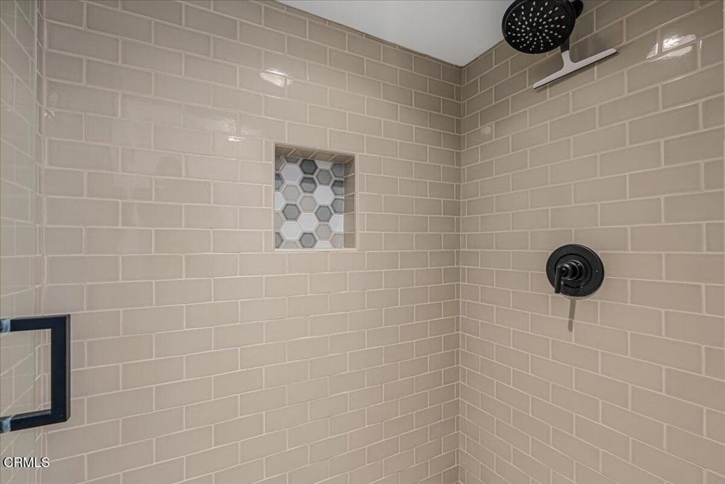 13902 Calvert Street - Photo 5