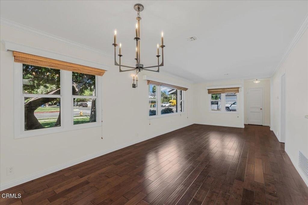 13902 Calvert Street - Photo 4