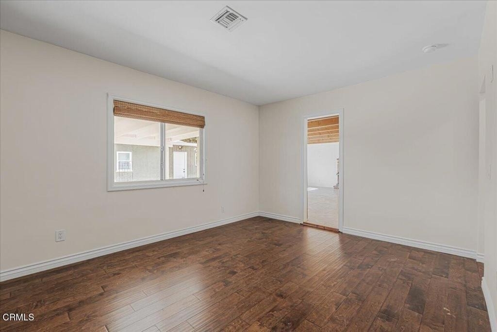 13902 Calvert Street - Photo 21
