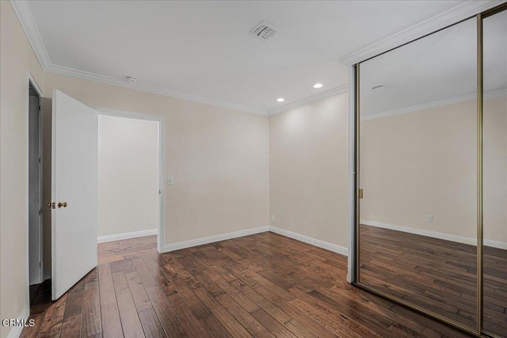 13902 Calvert Street - Photo 17