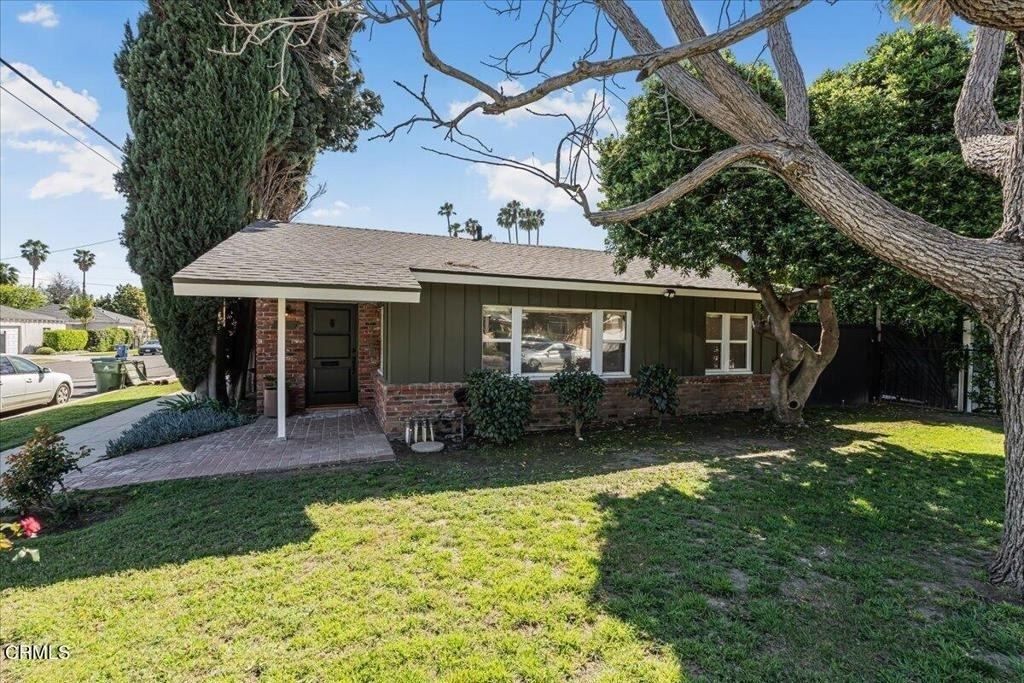 13902 Calvert Street - Photo 32