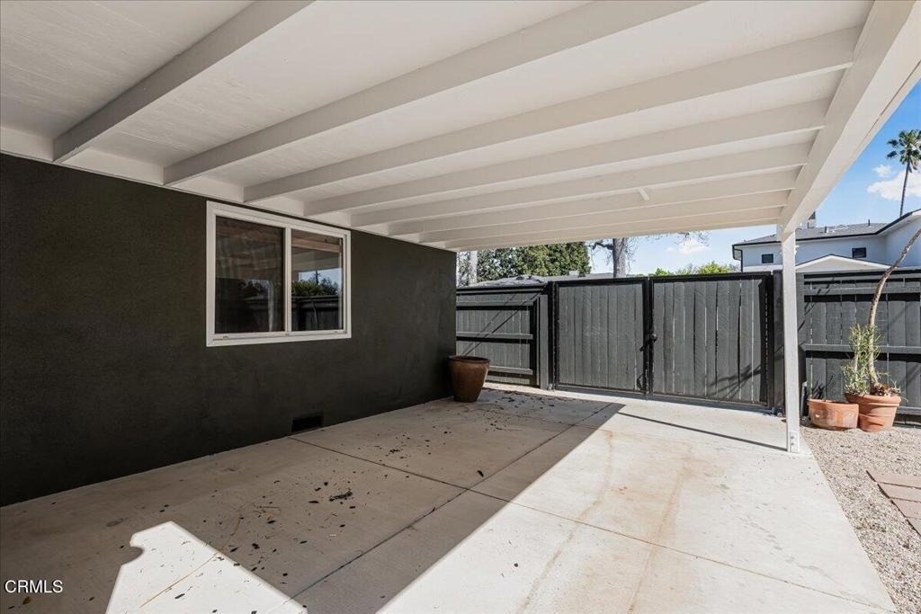 13902 Calvert Street - Photo 31