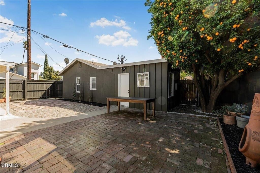 13902 Calvert Street - Photo 26