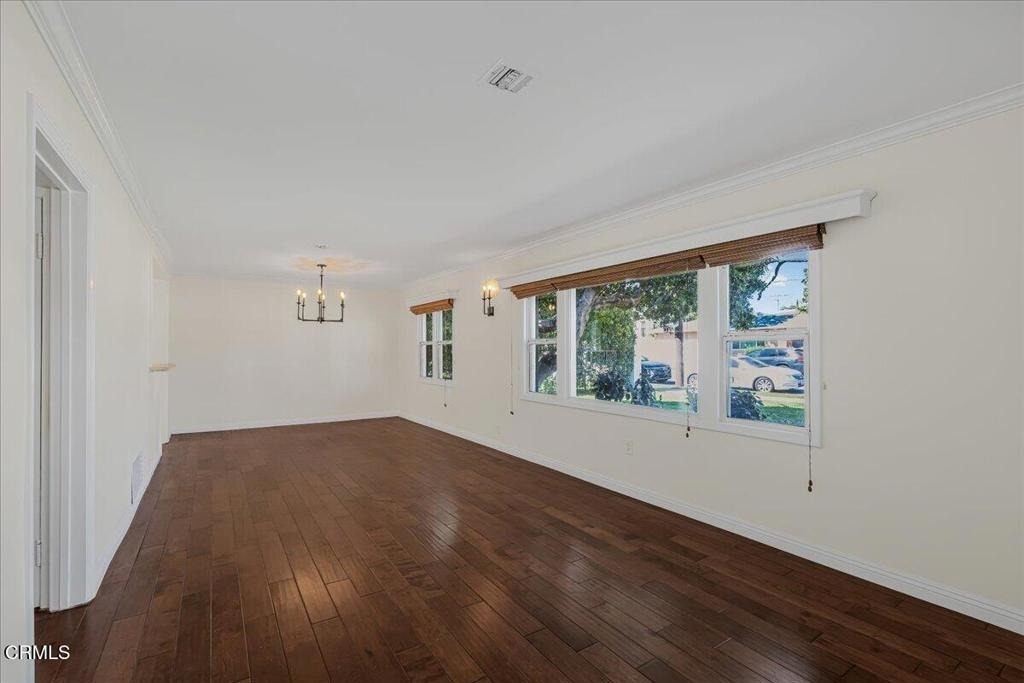 13902 Calvert Street - Photo 6