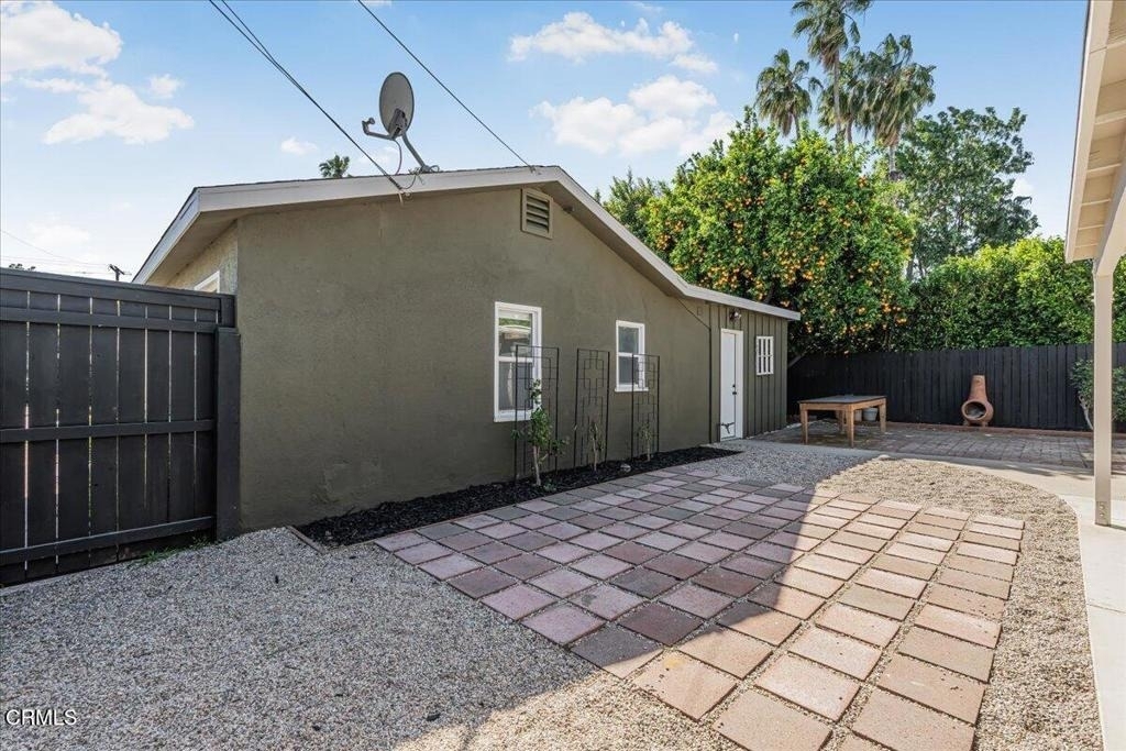 13902 Calvert Street - Photo 29