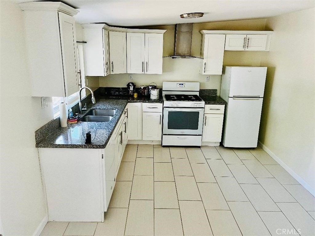 17402 Mayall - Photo 1