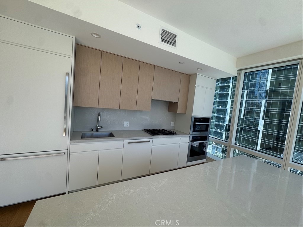 877 Francisco - Photo 3