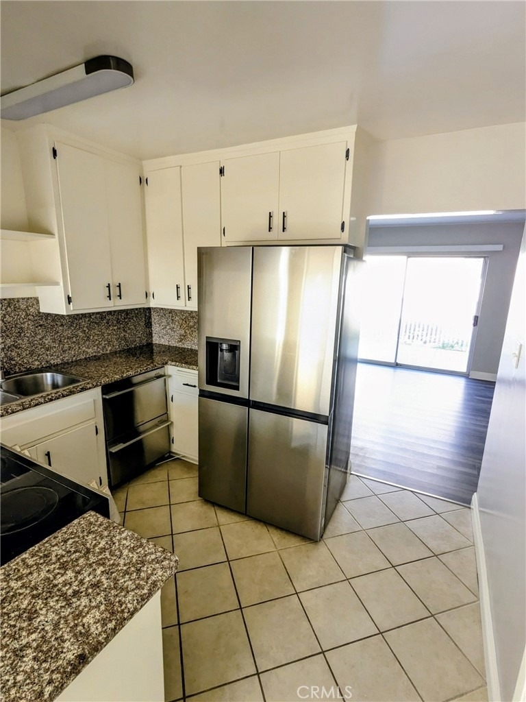2758 Orange Avenue - Photo 3