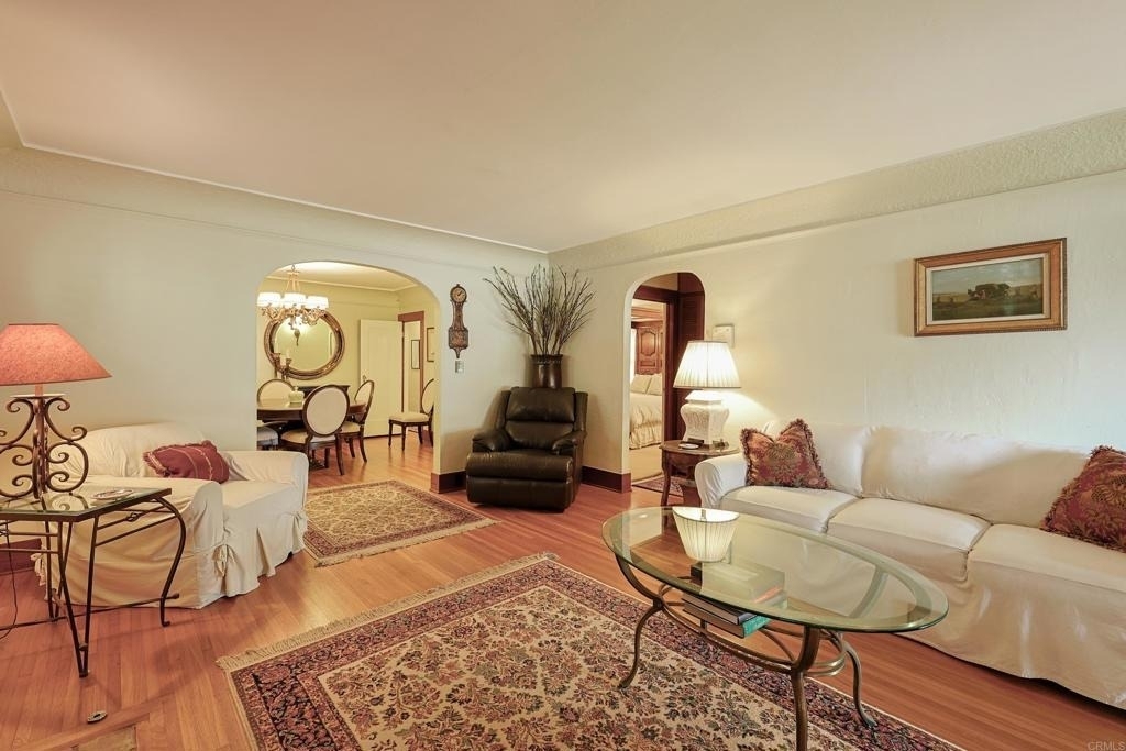 1027 Encino - Photo 2