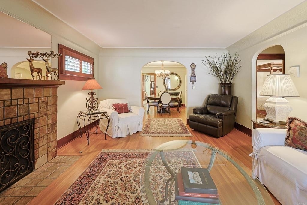 1027 Encino - Photo 1