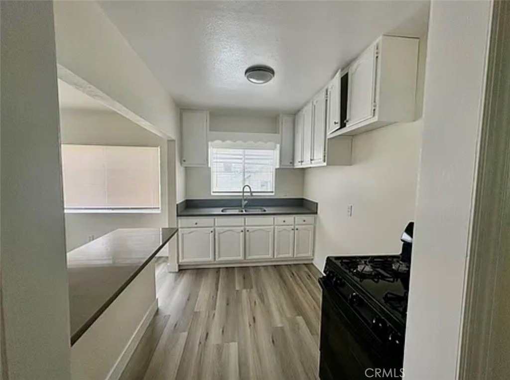 549 E 17th Street - Photo 5