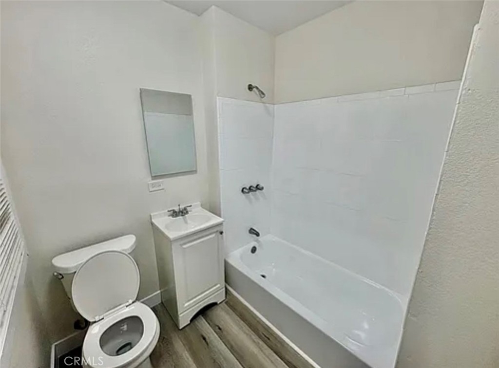 549 E 17th Street - Photo 6