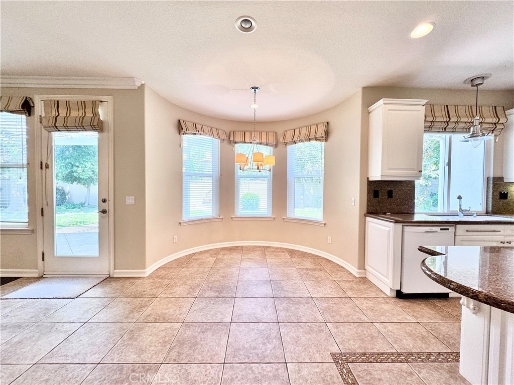 17 Pamela Way - Photo 10