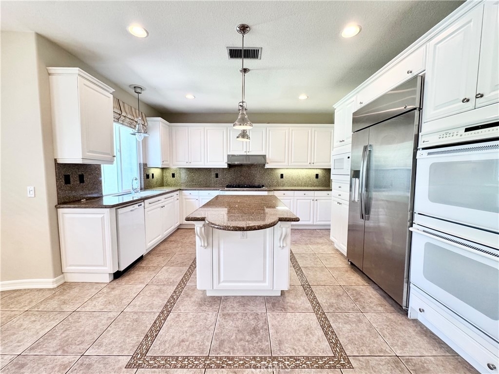 17 Pamela Way - Photo 9