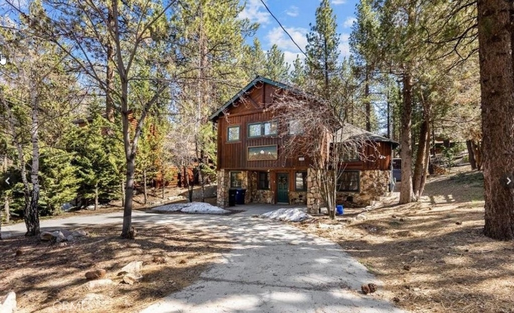 1140 Vine Avenue - Photo 1