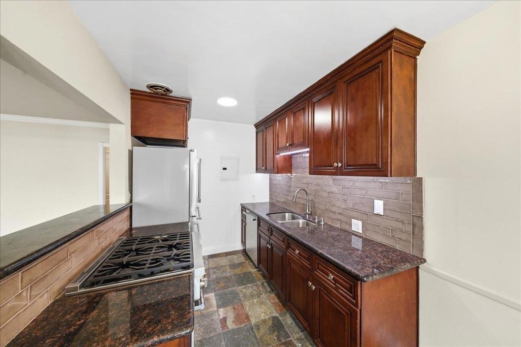 11719 Mayfield Avenue - Photo 5
