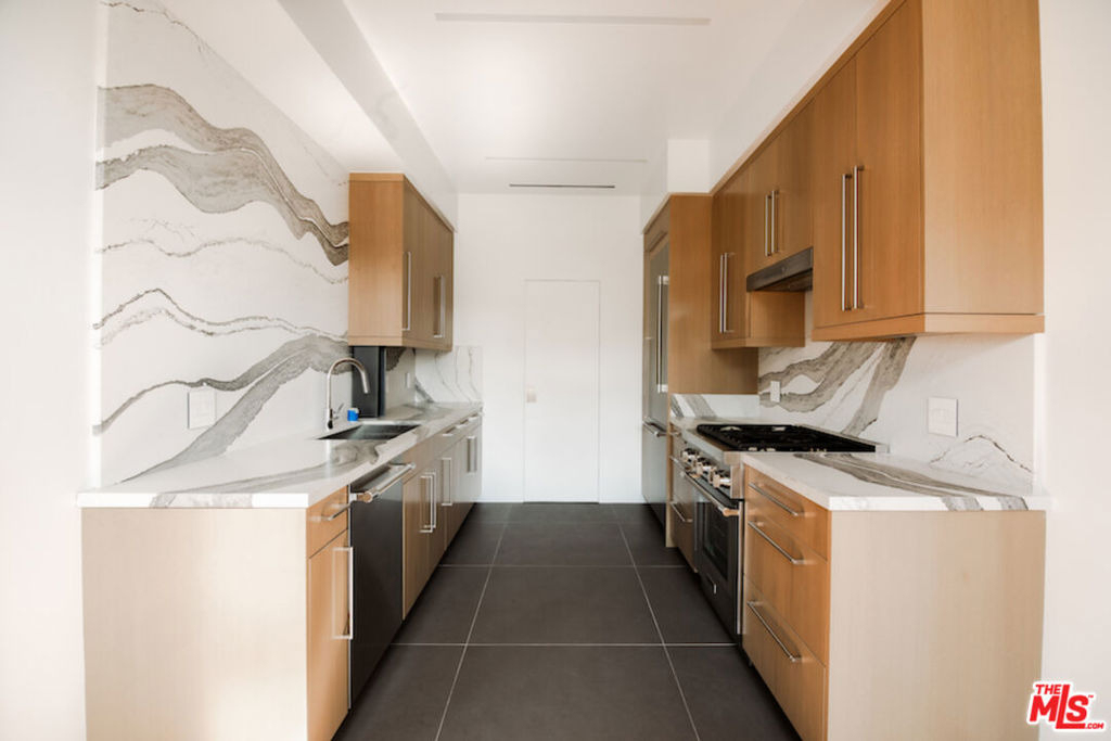 1302 Sweetzer Avenue - Photo 3