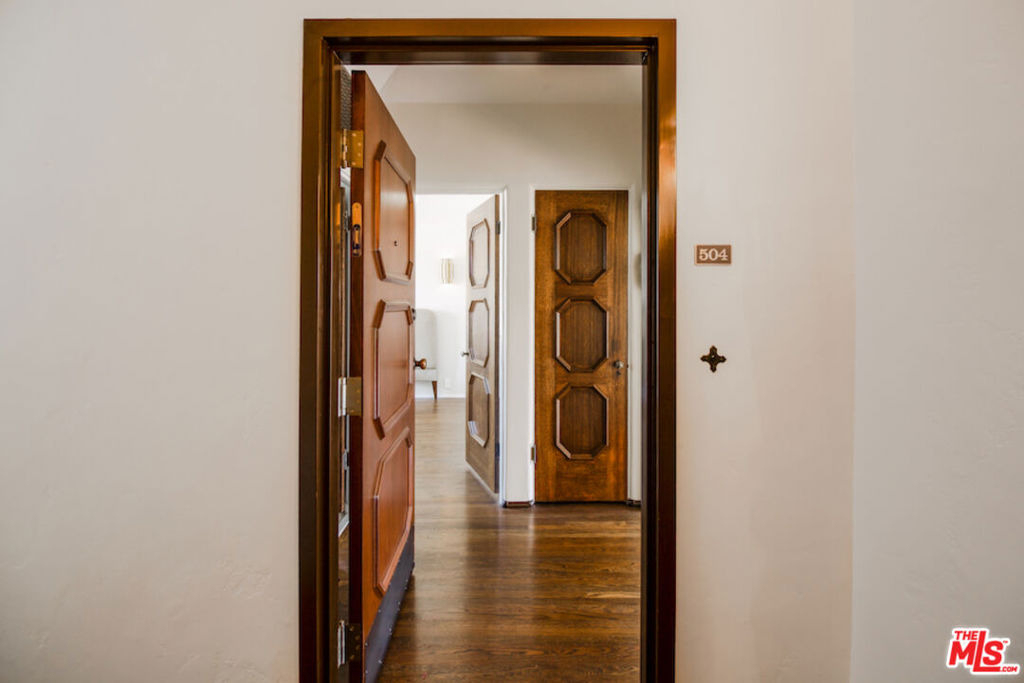 1302 Sweetzer Avenue - Photo 2