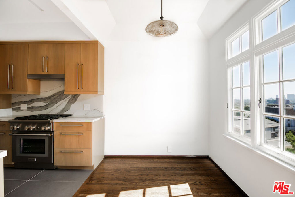 1302 Sweetzer Avenue - Photo 1