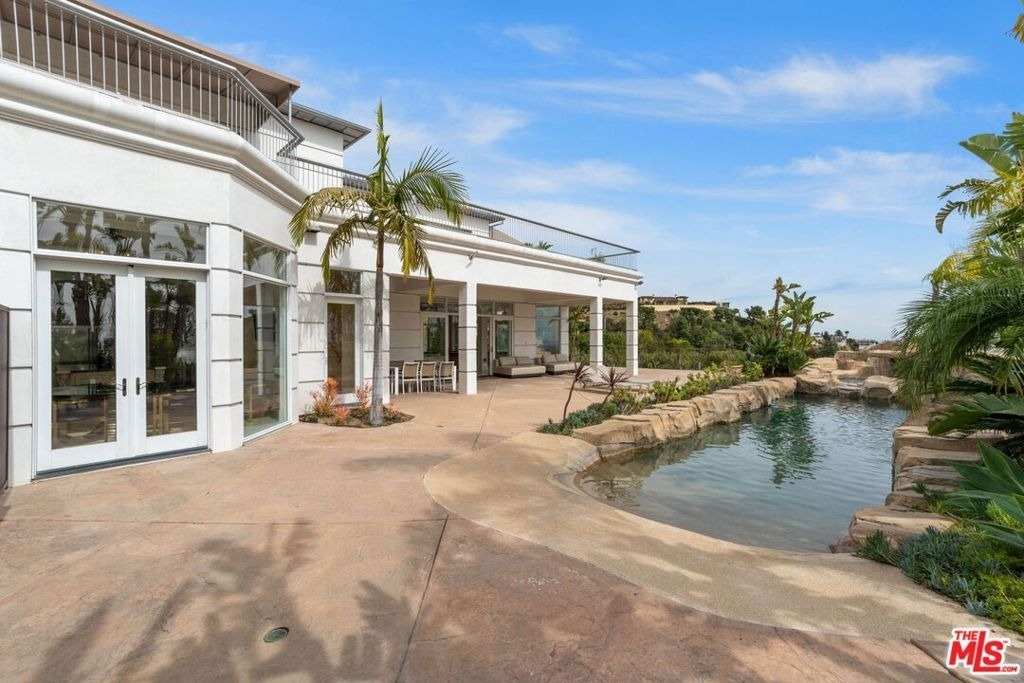 360 Trousdale Place - Photo 18
