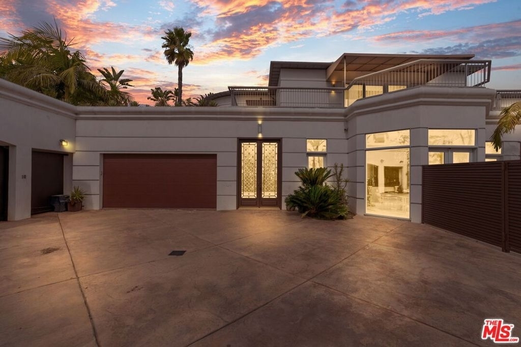 360 Trousdale Place - Photo 16