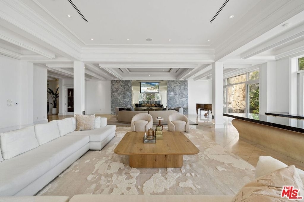 360 Trousdale Place - Photo 2
