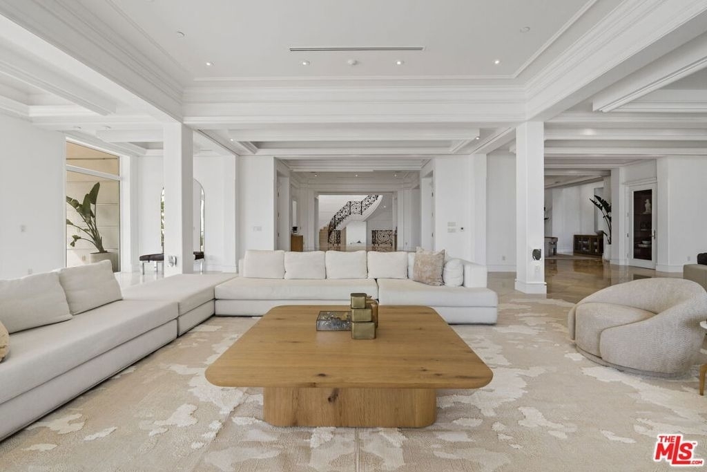 360 Trousdale Place - Photo 3