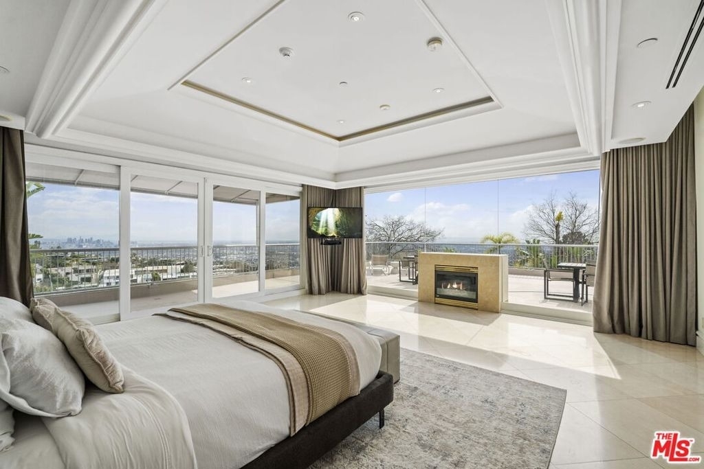 360 Trousdale Place - Photo 14