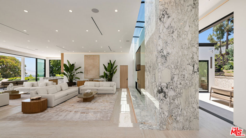 365 Trousdale Place - Photo 8