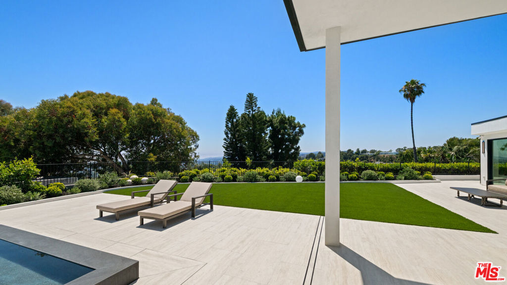 365 Trousdale Place - Photo 54