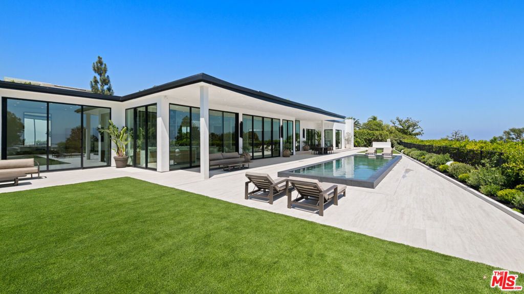 365 Trousdale Place - Photo 3