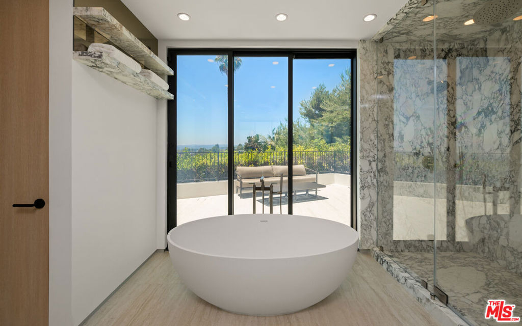 365 Trousdale Place - Photo 35