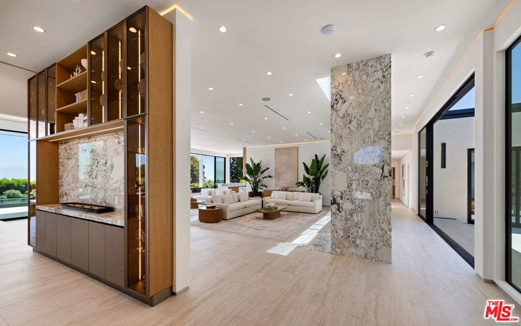 365 Trousdale Place - Photo 2
