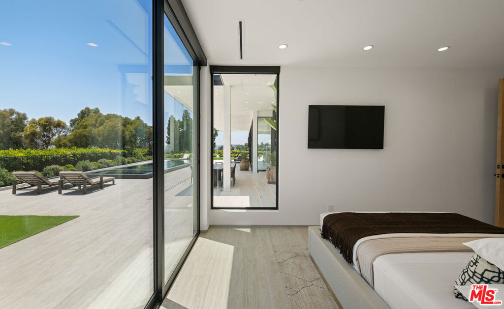 365 Trousdale Place - Photo 43