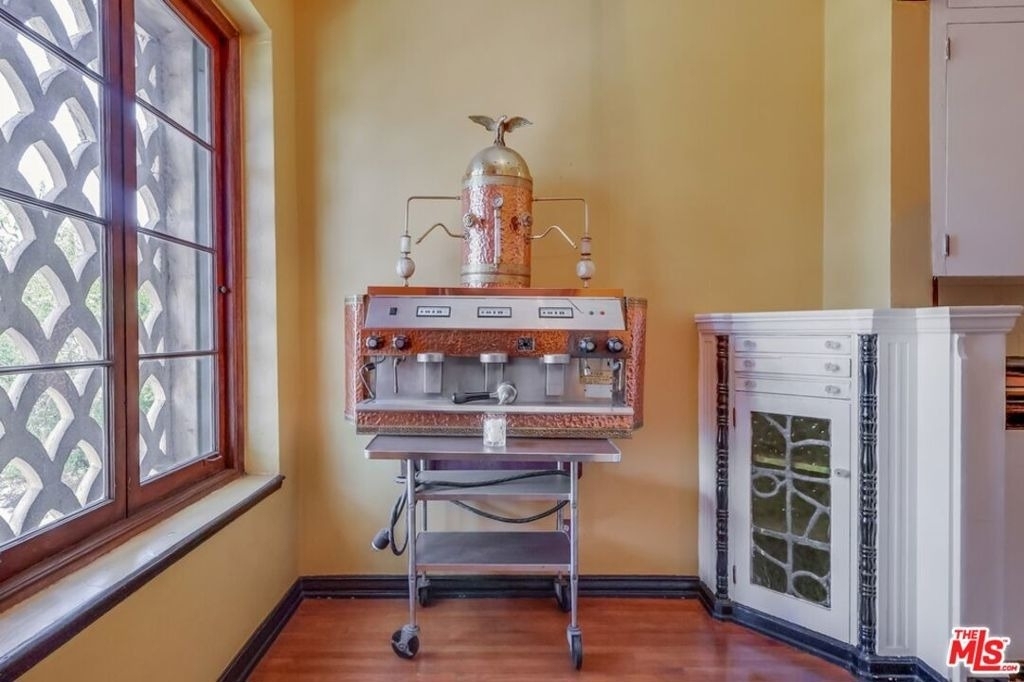 642 S Bronson Avenue - Photo 19