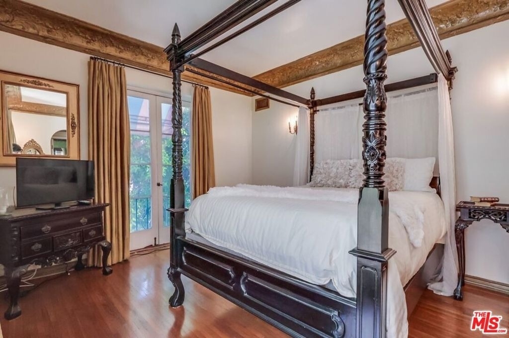 642 S Bronson Avenue - Photo 44
