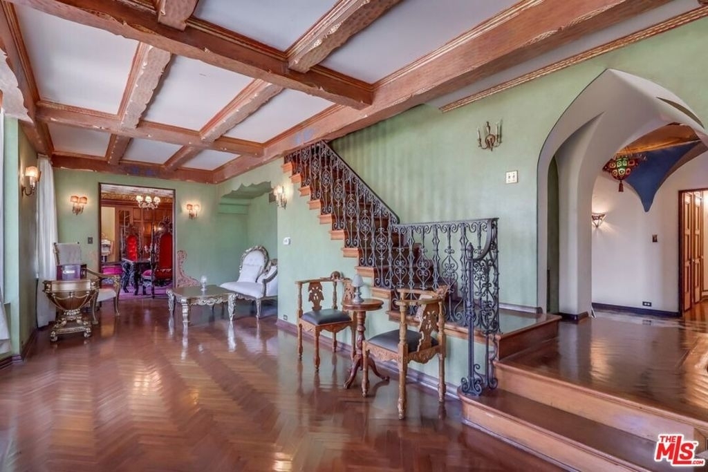 642 S Bronson Avenue - Photo 11