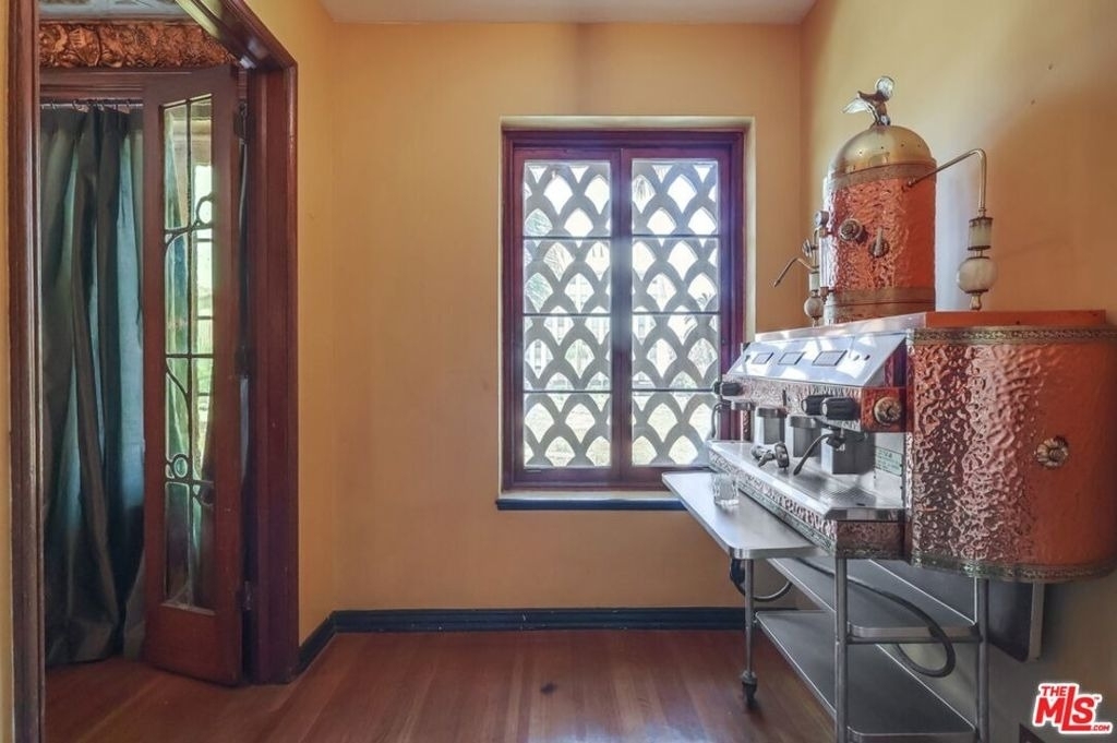 642 S Bronson Avenue - Photo 18