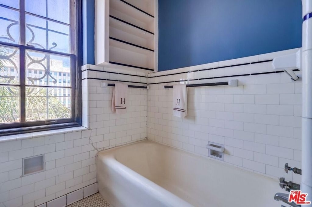 642 S Bronson Avenue - Photo 51
