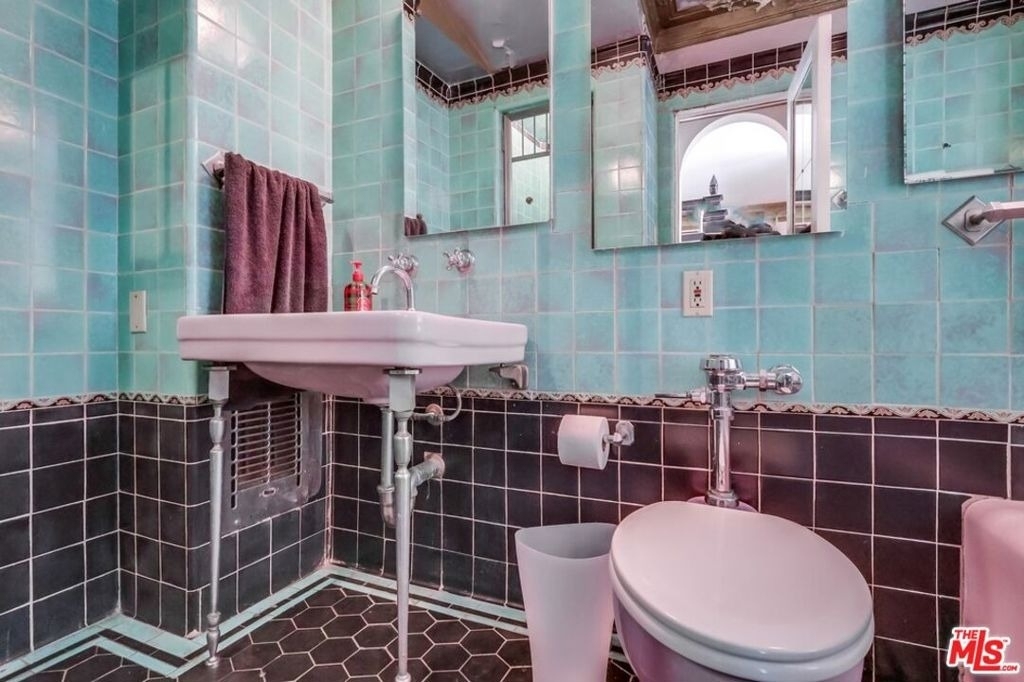 642 S Bronson Avenue - Photo 46