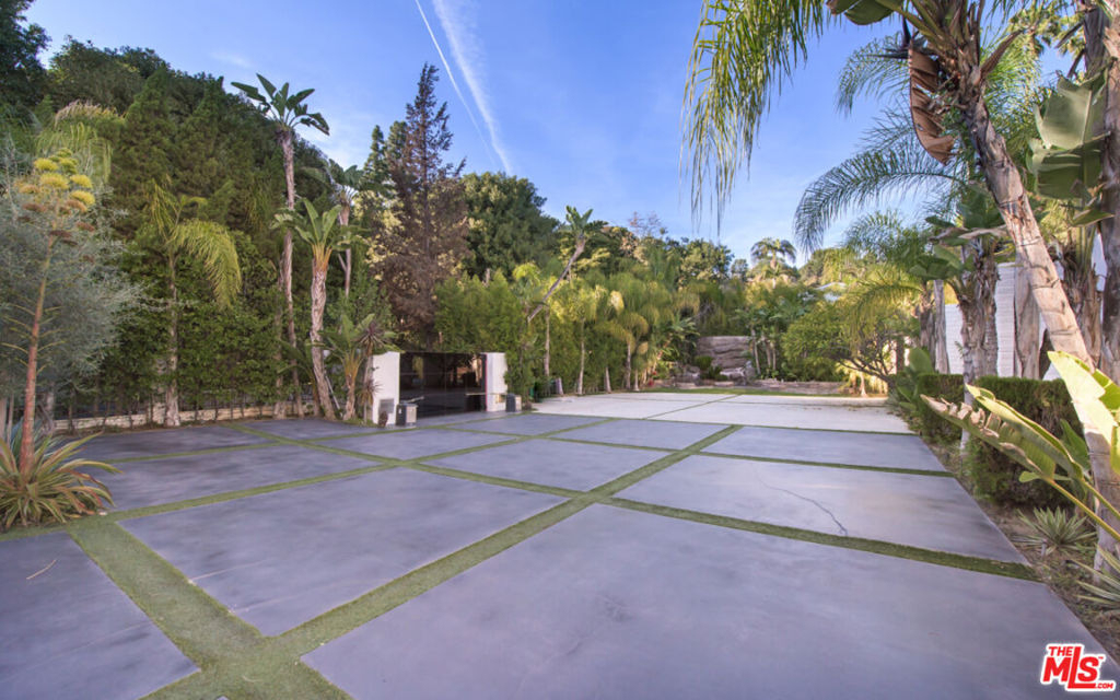 900 N Hillcrest Road - Photo 10