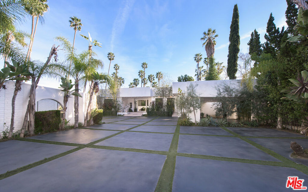 900 N Hillcrest Road - Photo 3