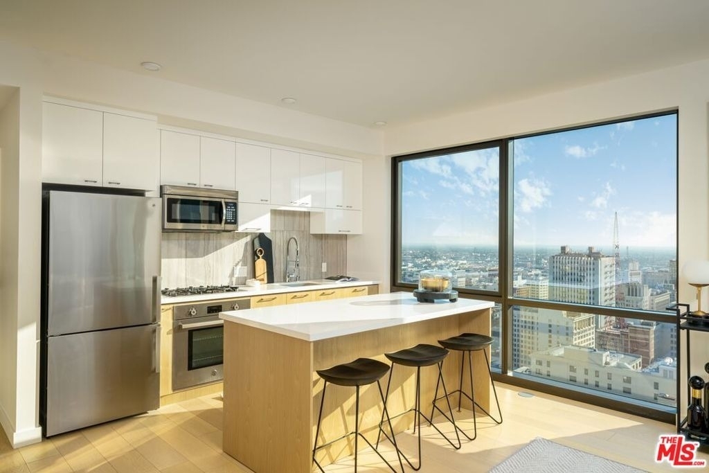 400 S Broadway - Photo 1