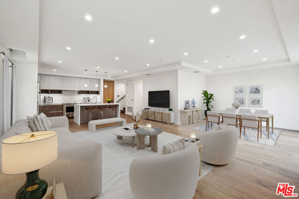725 N Croft Avenue - Photo 9