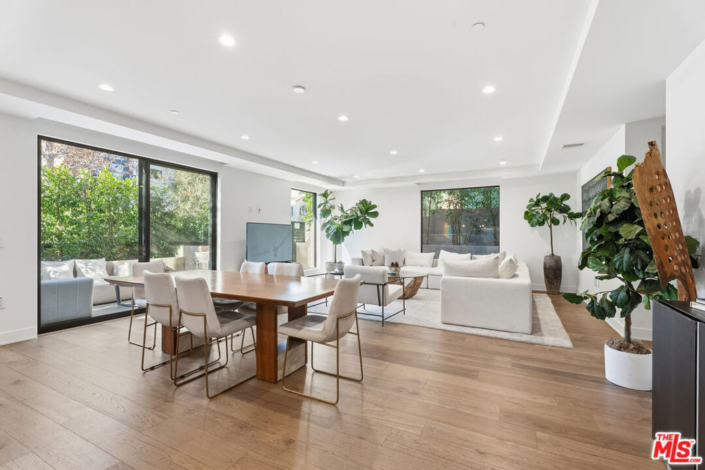 725 N Croft Avenue - Photo 4