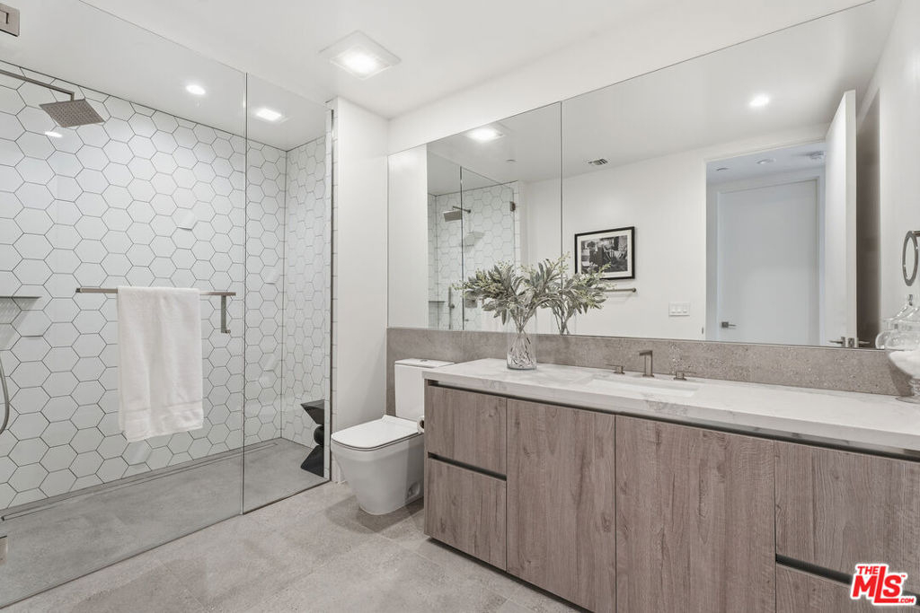 725 N Croft Avenue - Photo 20
