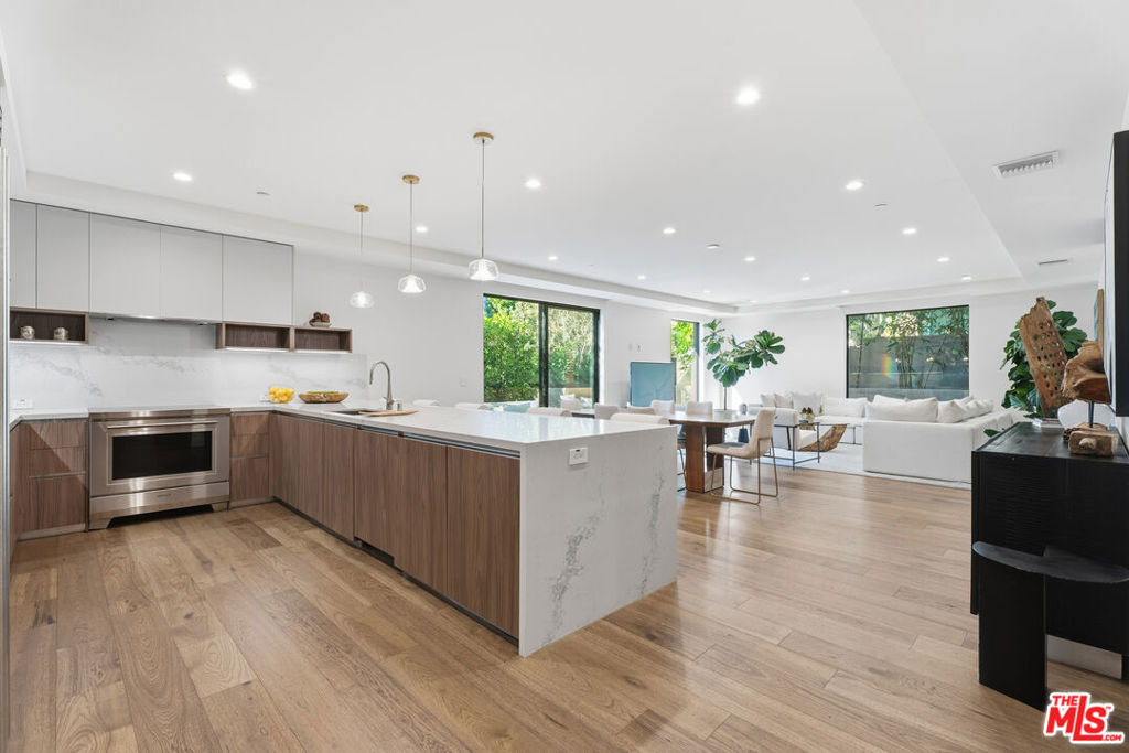 725 N Croft Avenue - Photo 12
