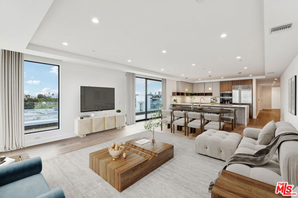 725 N Croft Avenue - Photo 1
